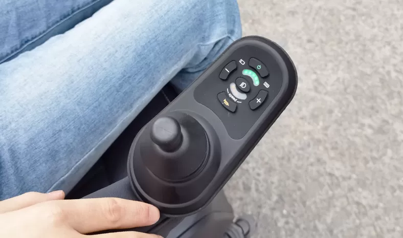 좌석 팔걸이 제어 스위치