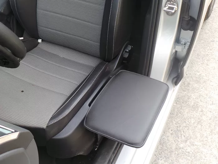 좌석 측면 패널의 특징