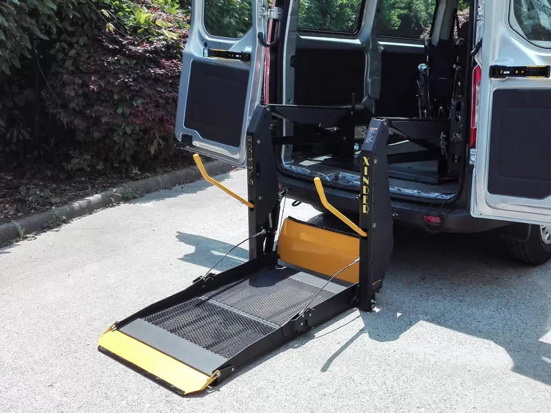 휠체어 사용자는 어떻게 리프트 도움말 여행?