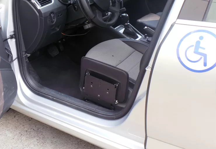 탑승 한 장애인을위한 사이드 패널