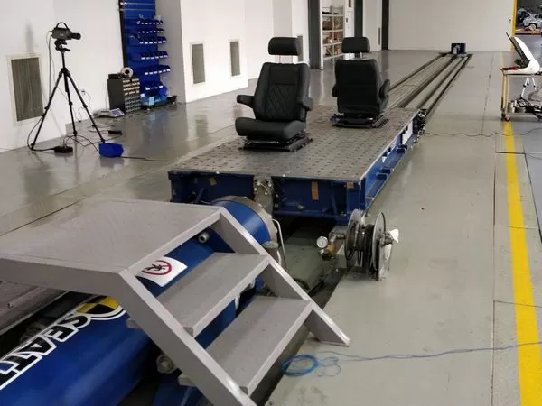sout-programmable-swivel-seat-passed-eu-r17-impact-test-2.jpg