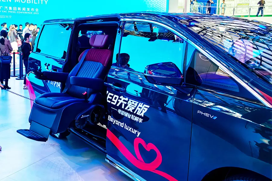 xindetechs-detachable-swivel-seat-debuts-at-guangzhou-auto-show-3.jpg xindetechs-detachable-swivel-seat-debuts-at-guangzhou-auto-show-3.jpg